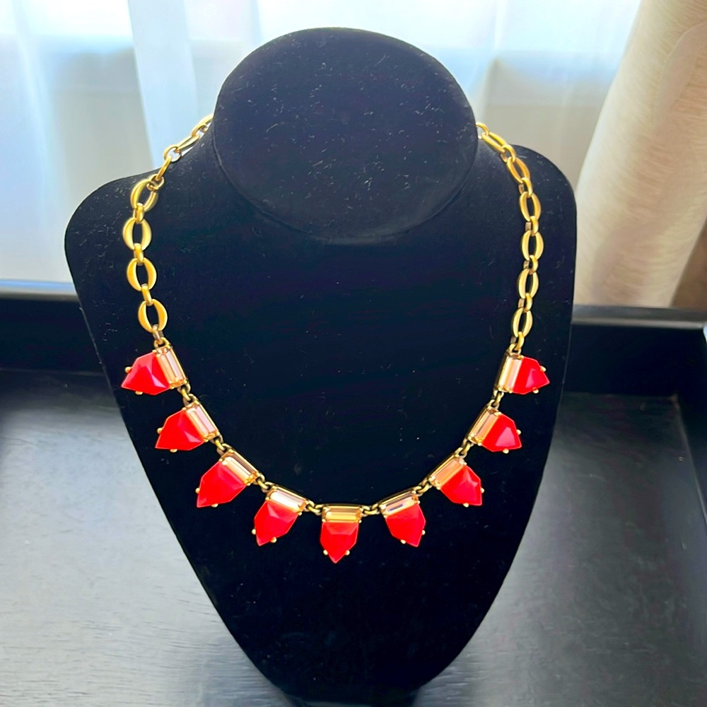 Stella& Dot necklace in bright pink & gold /brass